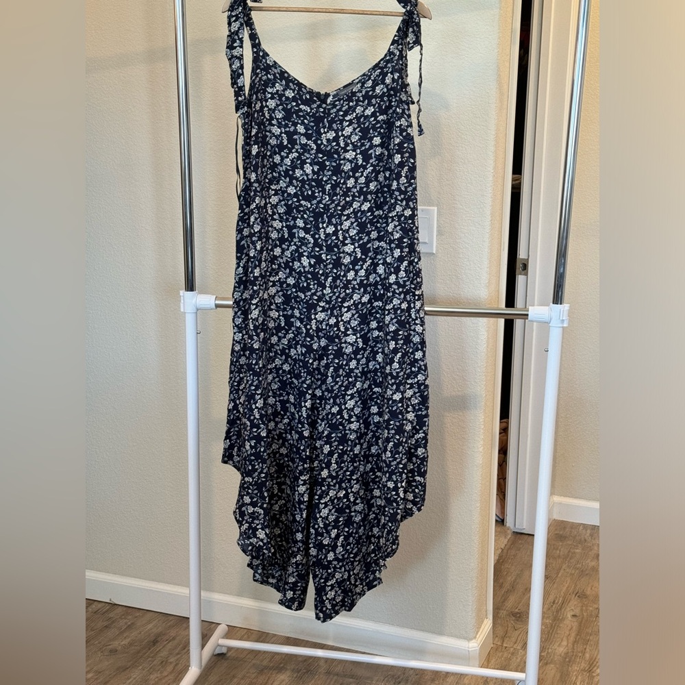 Light weight jumpsuit with bows on shoulders. Great for summer. Worn once.